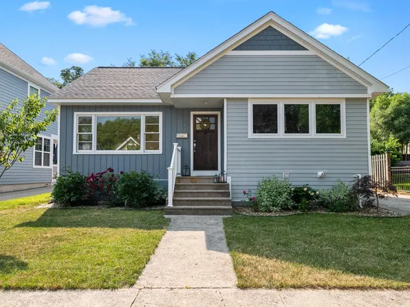 844 Ross Ct SE, East Grand Rapids, MI 49506