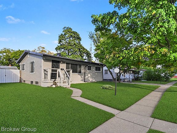 2nd image of 5916 Susan St