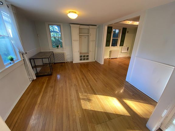 3rd image of 114 14th Ave
