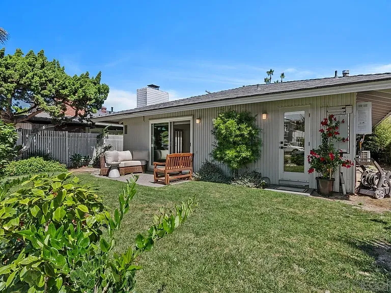 1847 Coast Blvd — Photo 4