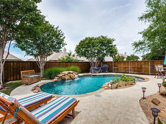 3rd image of 304 Oriole Dr