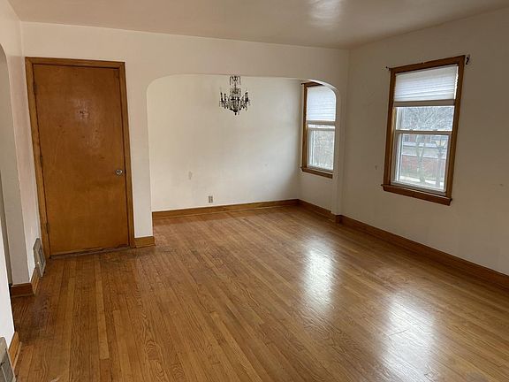 4th image of 4422 N Woodruff Ave