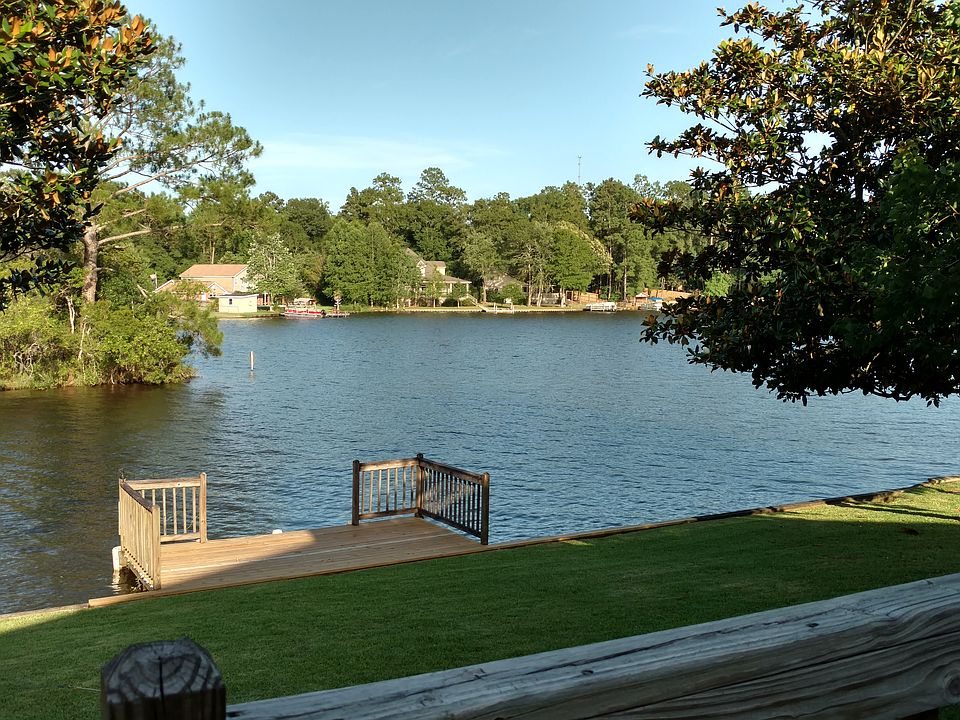 2nd image of 929 W Lakeshore Dr