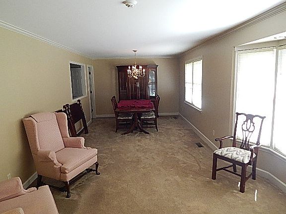 3rd image of 218 Sherwood Dr