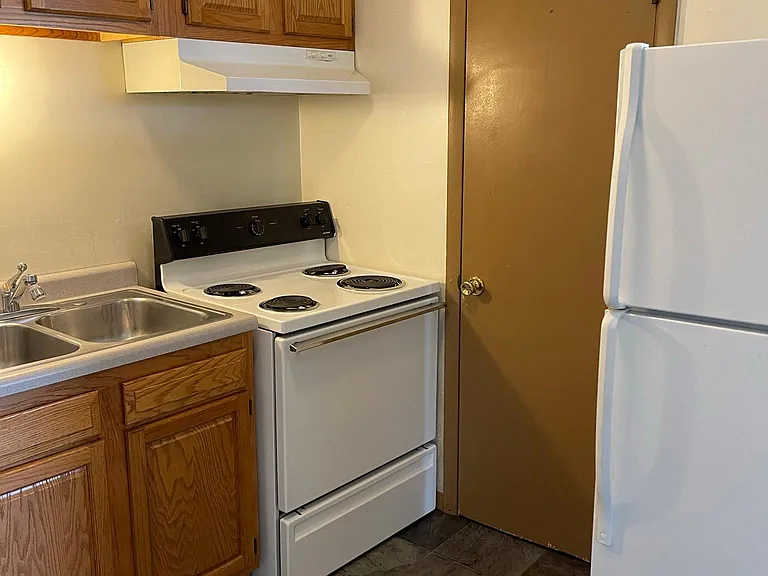 509 S Linn St #4 — Photo 3