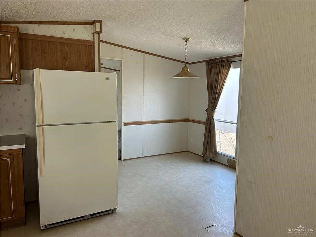 3 bed, 2.0 bath, 1216 sqft, $950 — Photo 3