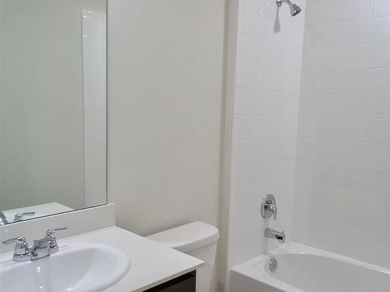 1806 Yale St — Photo 7