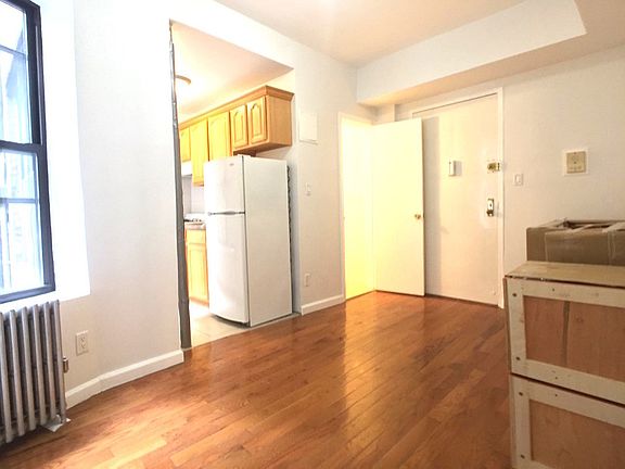 5th image of 31 Oliver St APT 1C