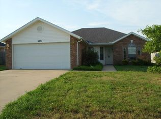 910 Honeysuckle Dr, Centerton, AR 72719