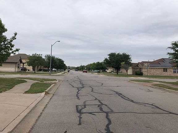 5th image of 301 McCoy Ln
