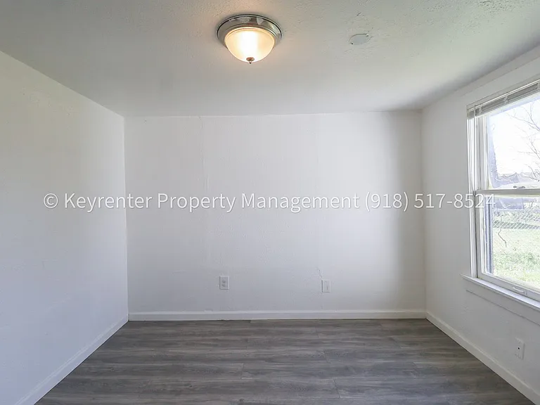 732 N Victor Ave — Photo 24