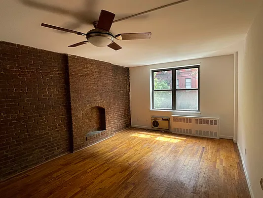 Rented by Eric Goodman Realty Corp | media 16