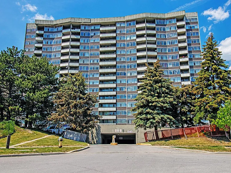 100 Sprucewood Ct — Photo 10