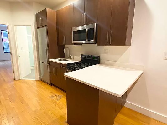 3rd image of 229 E 53rd St #5K