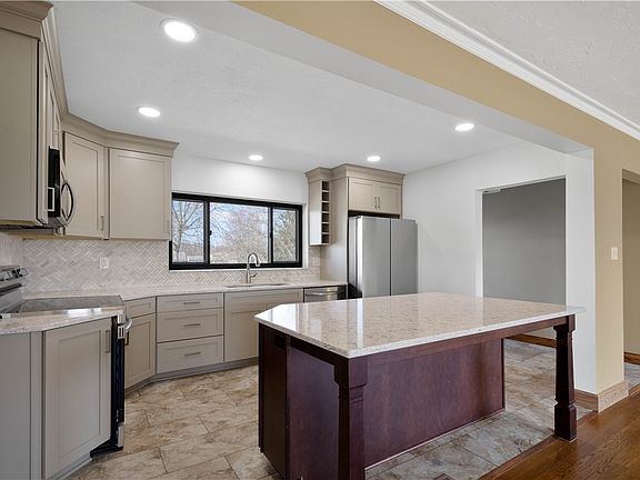 4th image of 330 Center Grange Rd