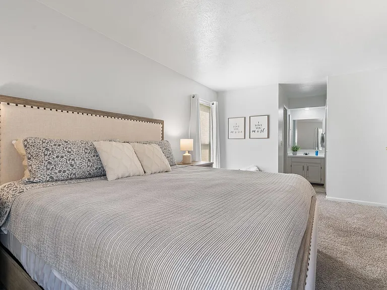 Creekside Terre Apartments — Photo 7