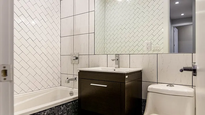 Rented by Nooklyn NYC LLC | media 18