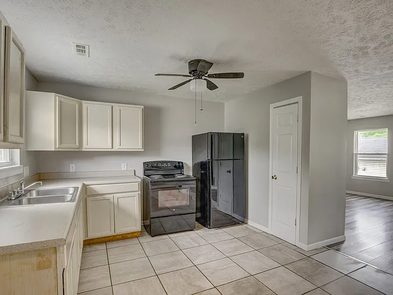 4489 Ammon Ave — Photo 8
