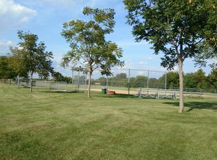 621 Wedgewood Trl, McHenry, IL
