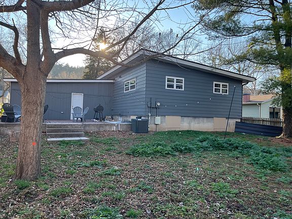 2nd image of 1950 Lincoln Dr
