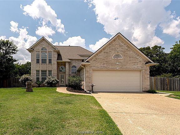 2nd image of 3700 Bridle Trails Ct