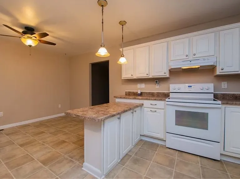 1108 Glendale St — Photo 9