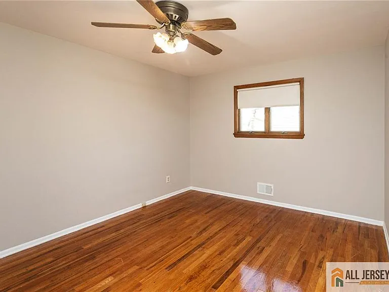 10 Eardley Rd — Photo 12