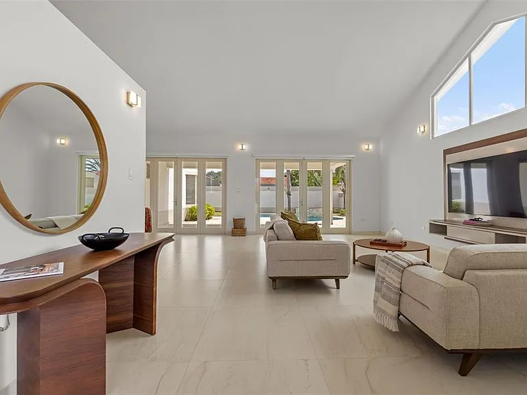 256 Camino De Flamboyan — Photo 2