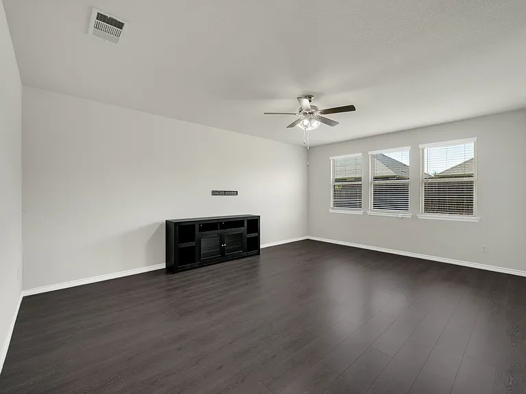 1117 Goldfinch Dr — Photo 13