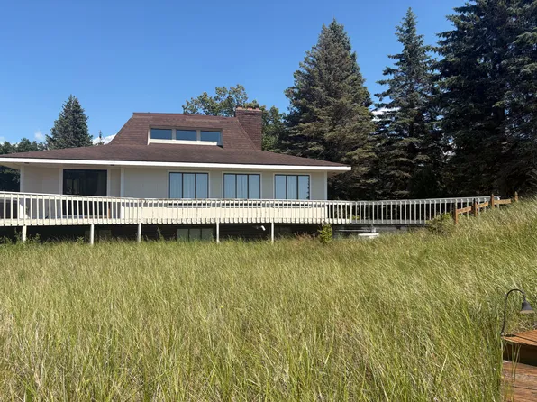 9407 Whispering Sands Dr, West Olive, MI 49460