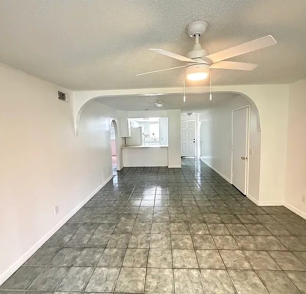 519 E San Sebastian Ct — Photo 2
