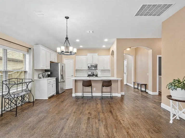 2116 Victoria Ln — Photo 10