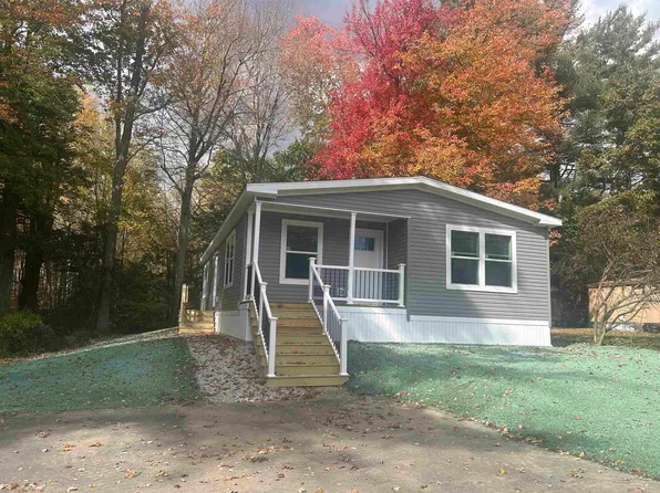 30 Crystal Springs Way, Somersworth, NH 03878