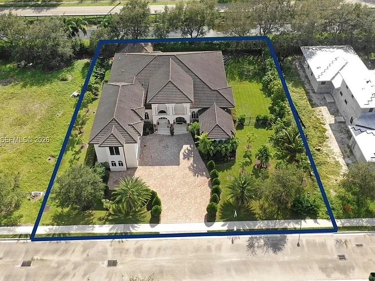 12802 Grand Oaks Dr — Photo 3