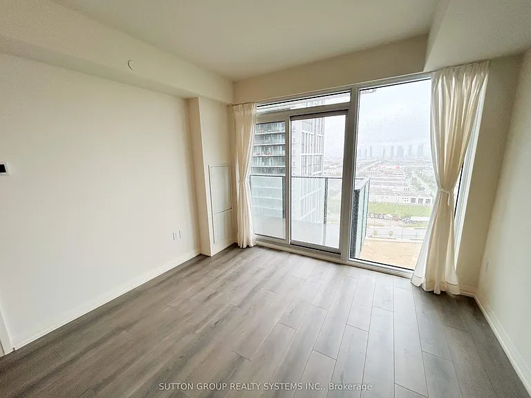 27 Korda Gate #1904 — Photo 3