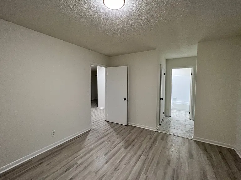Sunset Rock Apartments — Photo 19