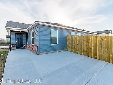 3 bed, 1306 sqft, $1,399 — Photo 2
