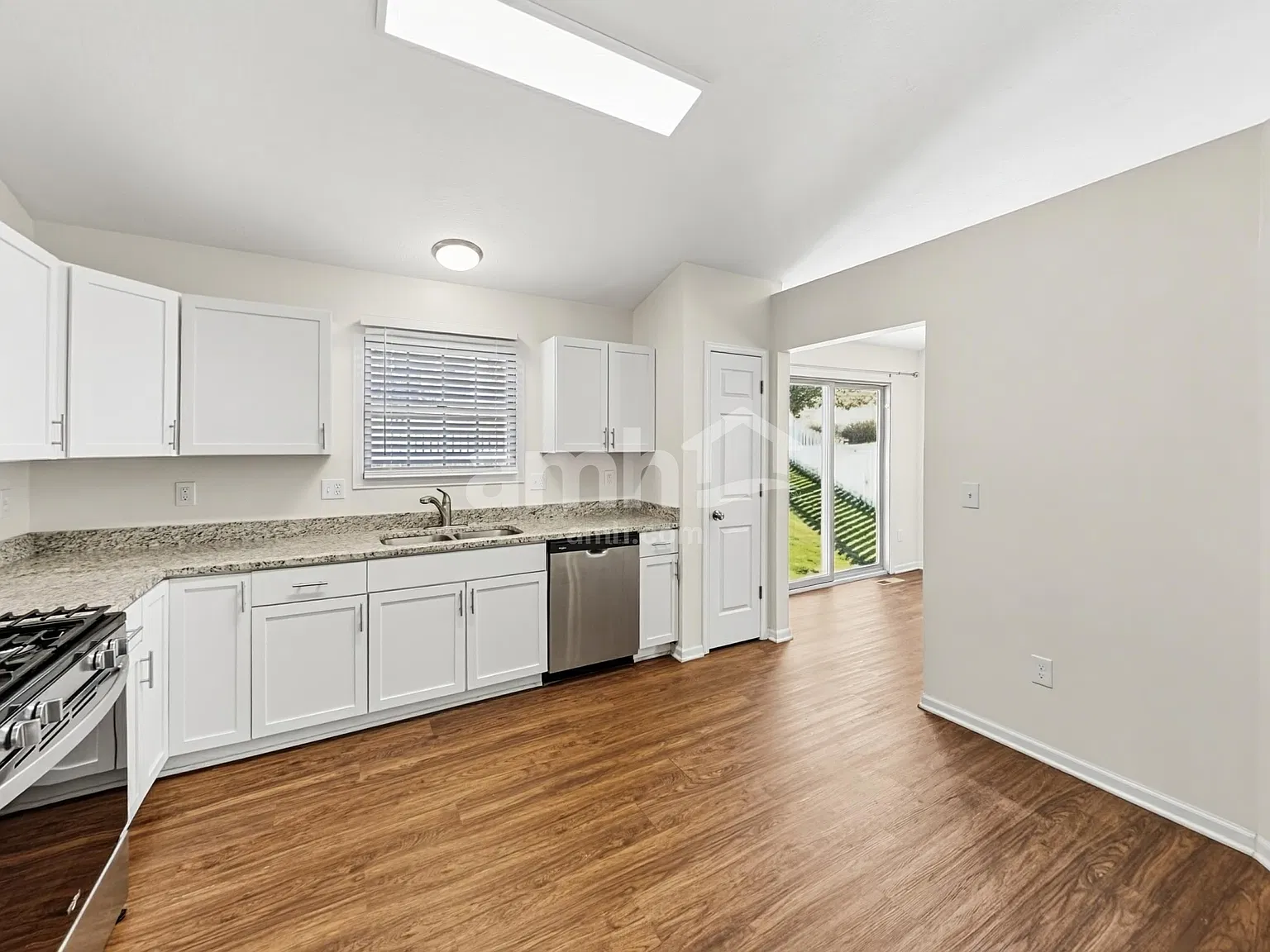 3 bed, 2.0 bath, 1496 sqft, $2,350 — Photo 4