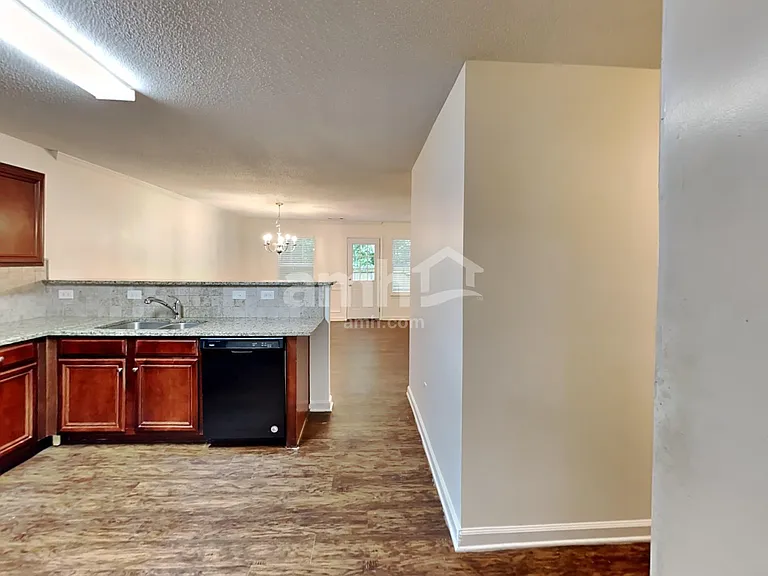 364 Hidden Creek Ln — Photo 4