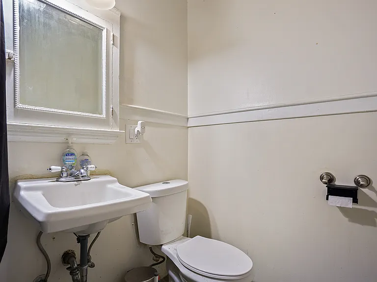 304 Bell St #33C — Photo 8