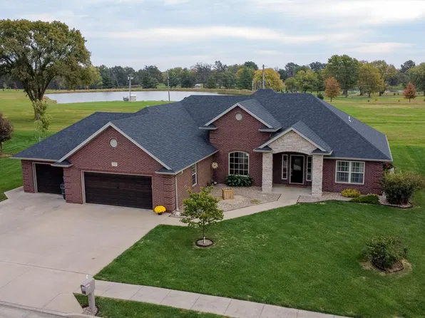 312 Country Club Dr, Centralia, MO 65240