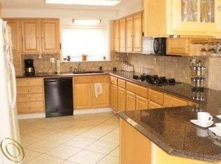 735 Leinster Rd, Rochester Hills, MI 48309