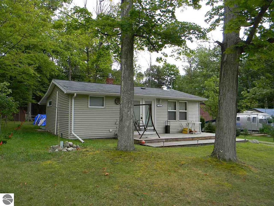 1st image of 2450 Oakwood Ave