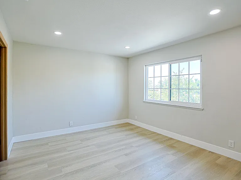 9909 Merced River Ave — Photo 39