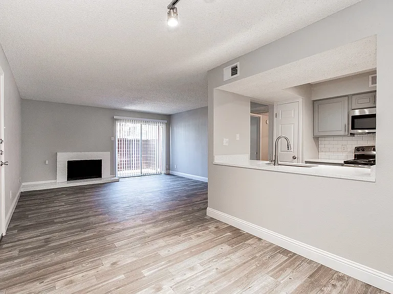 Vine Apartments — Photo 28