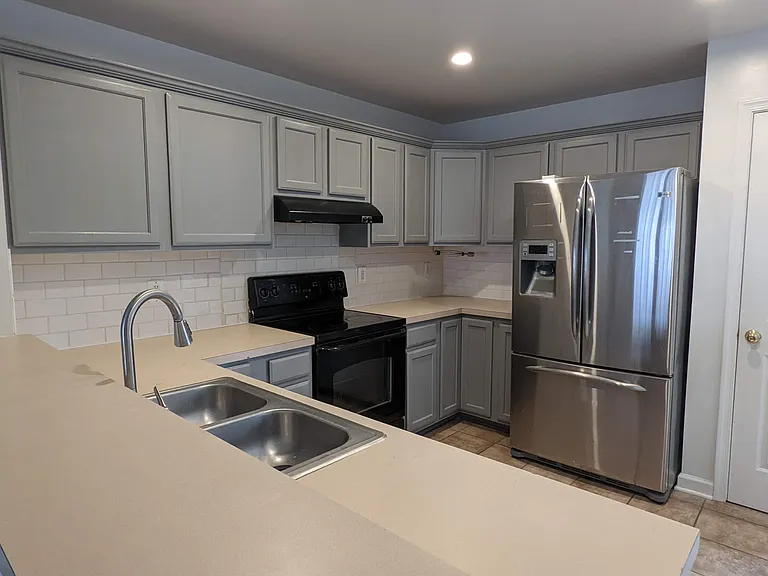 829 Gallows Ct — Photo 6