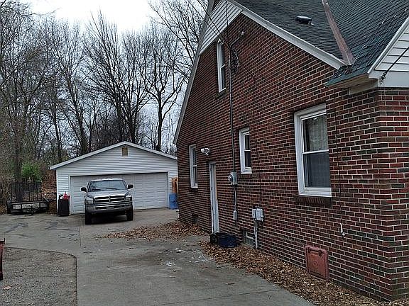 3rd image of 48 Scotts Dr