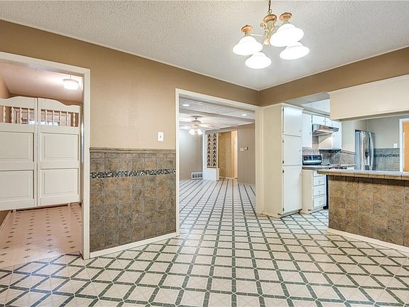 5th image of 526 S Wildwood Dr