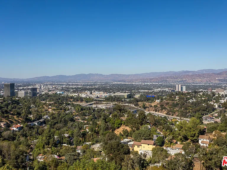 7177 Pacific View Dr — Photo 12