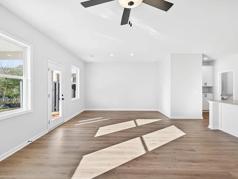 548 Madison St — Photo 12
